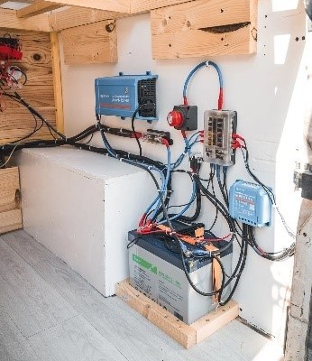 découvrez comment installer facilement une batterie dans votre appareil grâce à notre guide étape par étape. suivez nos conseils pratiques pour garantir une installation sécurisée et optimale.