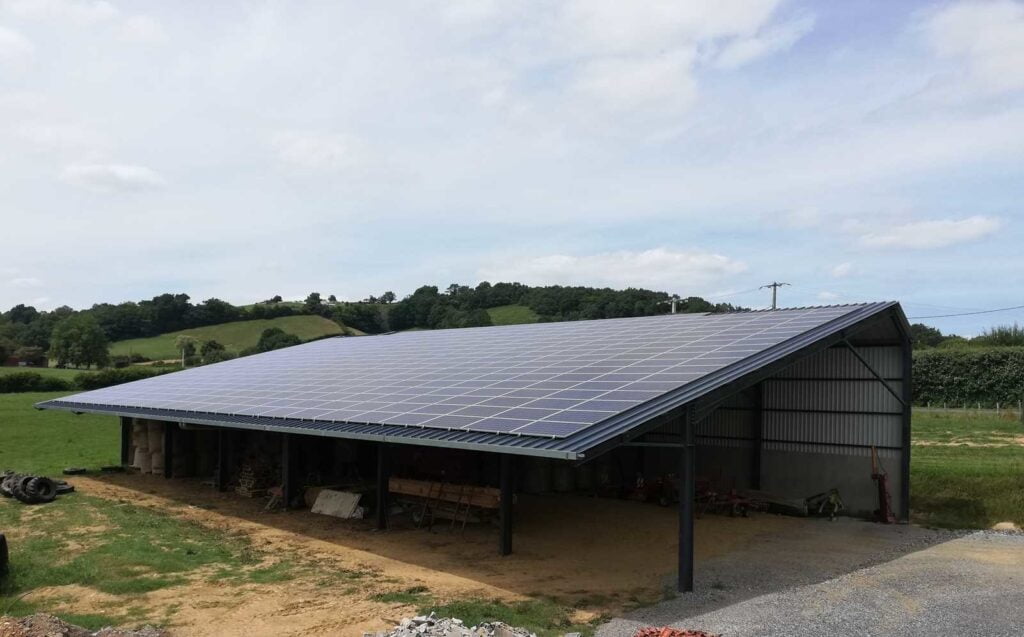 découvrez comment devenir investisseur photovoltaïque agricole et profiter des opportunités durables de l'énergie solaire pour maximiser vos rendements tout en contribuant à la transition énergétique. explorez les avantages économiques et environnementaux de l'investissement dans le photovoltaïque sur vos terres agricoles.