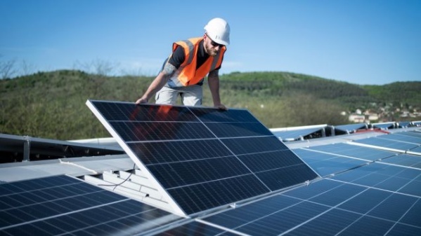 découvrez les dernières tendances et analyses de la jurisprudence photovoltaïque en france. informez-vous sur les décisions judiciaires impactant le secteur photovoltaïque et comment elles influencent les droits et obligations des acteurs du marché.