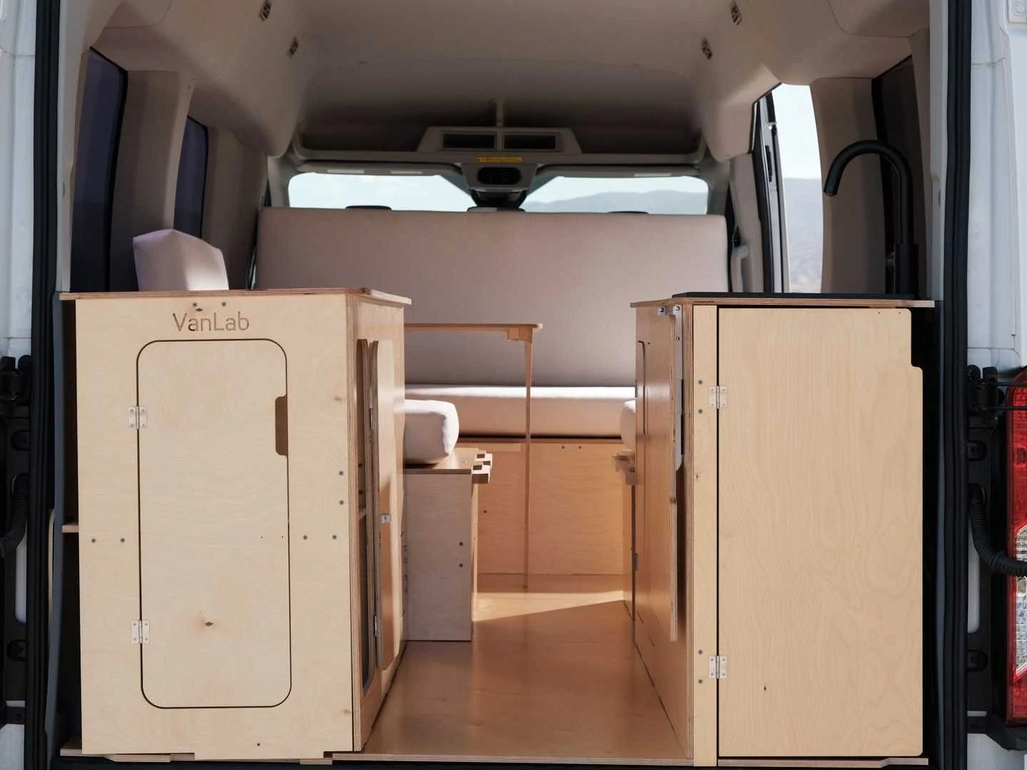 découvrez notre kit camping car complet, conçu pour rendre vos aventures en plein air inoubliables. équipé d'ustensiles pratiques, de matériel de camping et d'accessoires fonctionnels, il vous garantit confort et sécurité lors de vos escapades. parfait pour les passionnés de nature et de liberté!