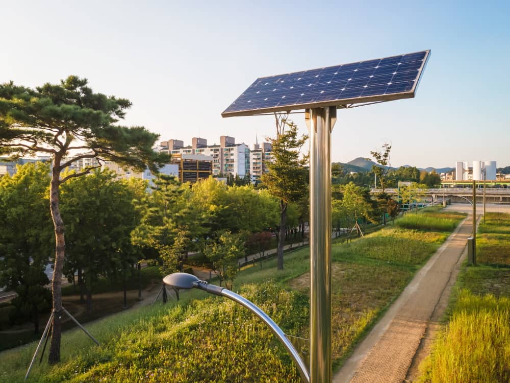 découvrez notre kit solaire jardin, la solution parfaite pour alimenter vos espaces extérieurs de manière écologique et économique. éclairez vos allées, alimentez vos fontaines et profitez d'une ambiance chaleureuse grâce à l'énergie solaire.