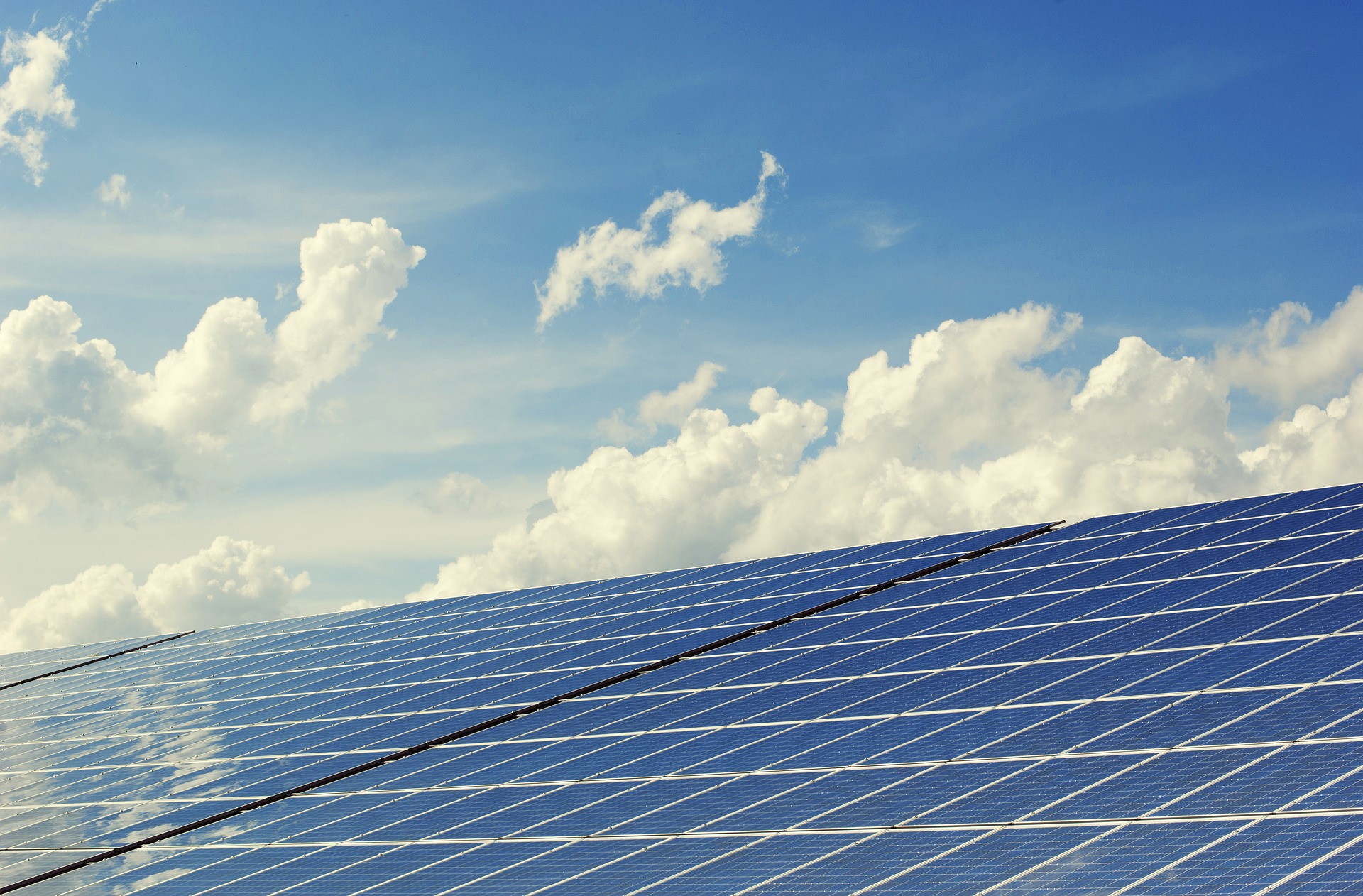 découvrez comment convertir les kilowatts-crête (kwc) en kilowattheures (kwh) grâce à notre guide simple et pratique. comprenez les enjeux de cette conversion pour optimiser votre consommation d'énergie et maximiser l'efficacité de vos installations solaires.
