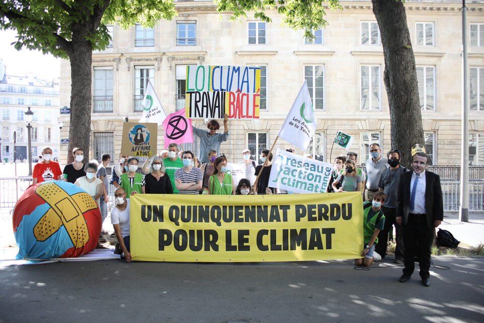 découvrez la loi climat, un cadre législatif essentiel pour lutter contre le changement climatique en france. explorez ses objectifs, ses mesures et son impact sur l'environnement et la société.