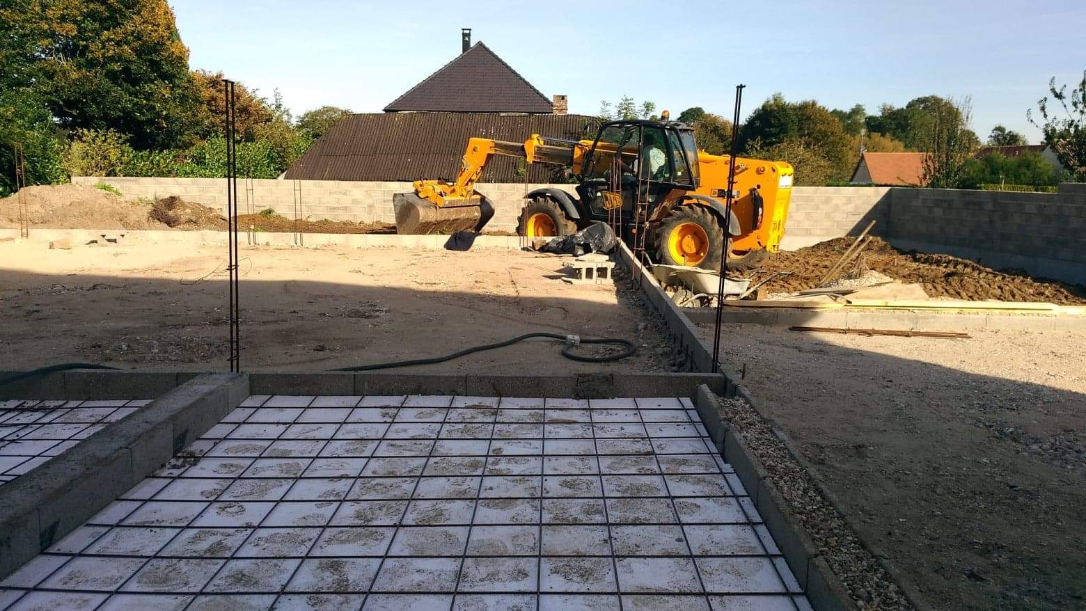 découvrez nos services de maçonnerie agricole spécialisés pour optimiser vos structures et bâtiments. que ce soit pour des silos, des hangars ou des installations de stockage, notre expertise garantit des solutions durables et adaptées à vos besoins.
