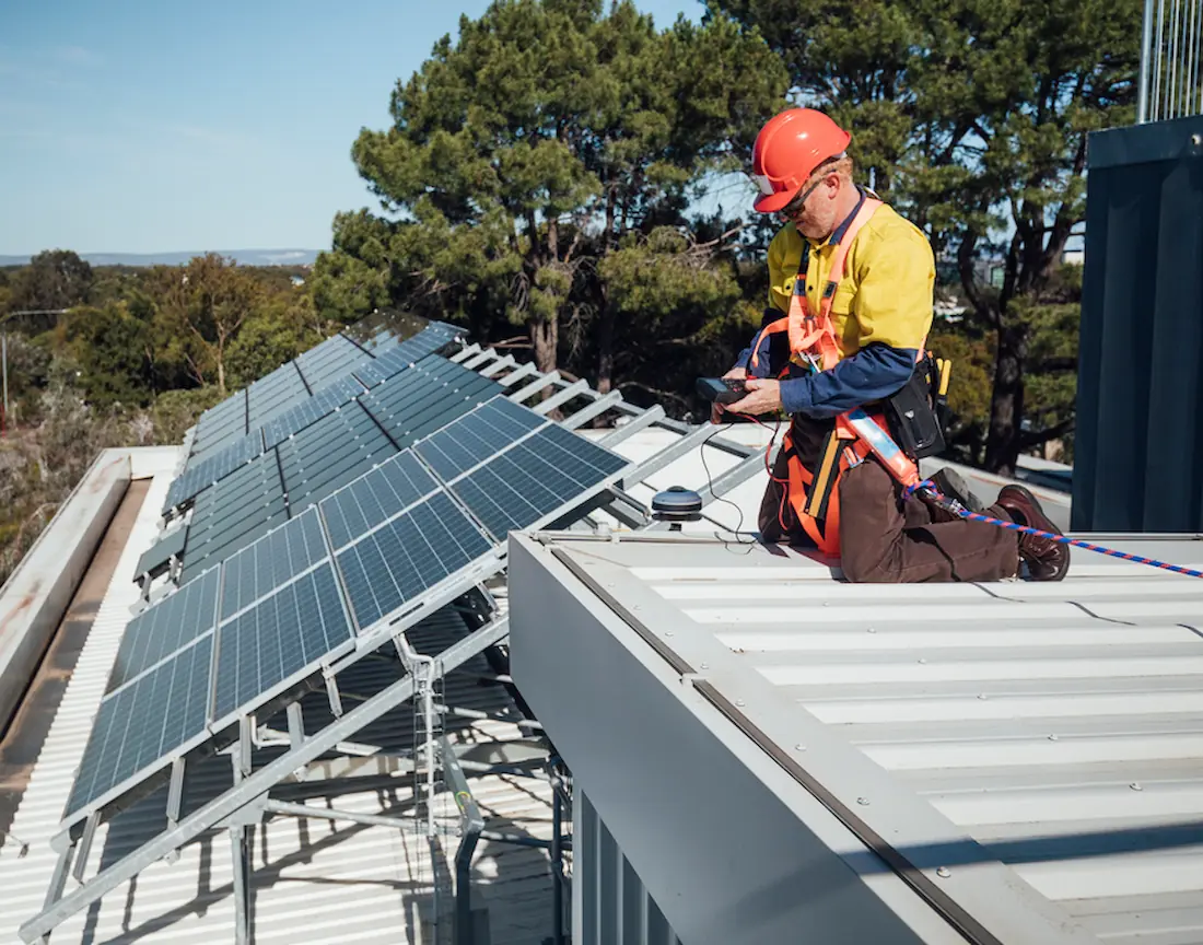 découvrez nos services de maintenance de panneaux solaires pour garantir leur performance et prolonger leur durée de vie. profitez d'une énergie renouvelable optimale tout en assurant la sécurité et l'efficacité de votre installation.