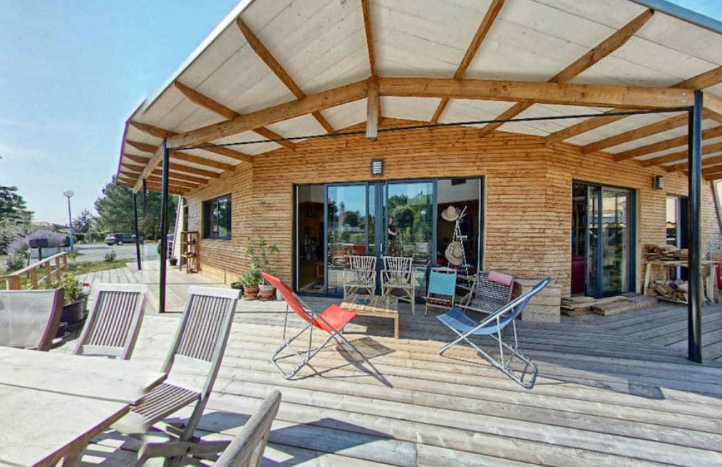 découvrez le concept innovant de maison autonome, une habitation éco-responsable qui produit sa propre énergie et réduit son empreinte carbone. apprenez comment vivre de manière durable tout en profitant du confort moderne et d'un design harmonieux.