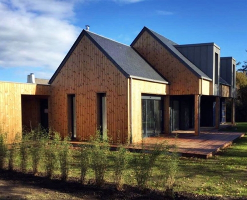 découvrez notre maison autonome en bretagne, un espace de vie éco-responsable alliant confort et durabilité. profitez d'une construction respectueuse de l'environnement, équipée de solutions innovantes pour réduire votre empreinte carbone tout en vivant en harmonie avec la nature.