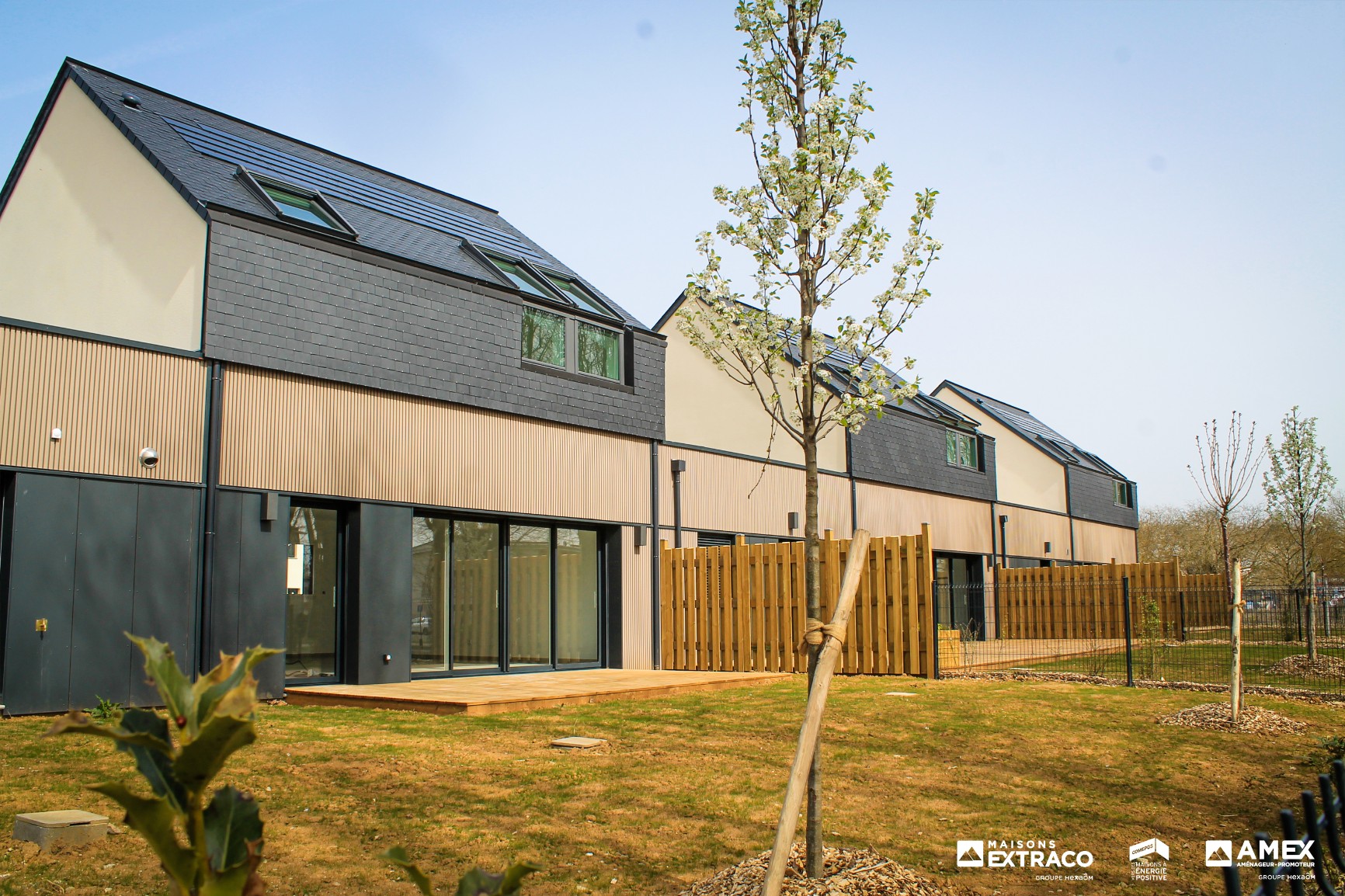 découvrez comment une maison énergie positive transforme votre habitat en un espace durable et respectueux de l'environnement. apprenez les principes de construction écologique, d'efficacité énergétique et d'autonomie grâce à des technologies innovantes.