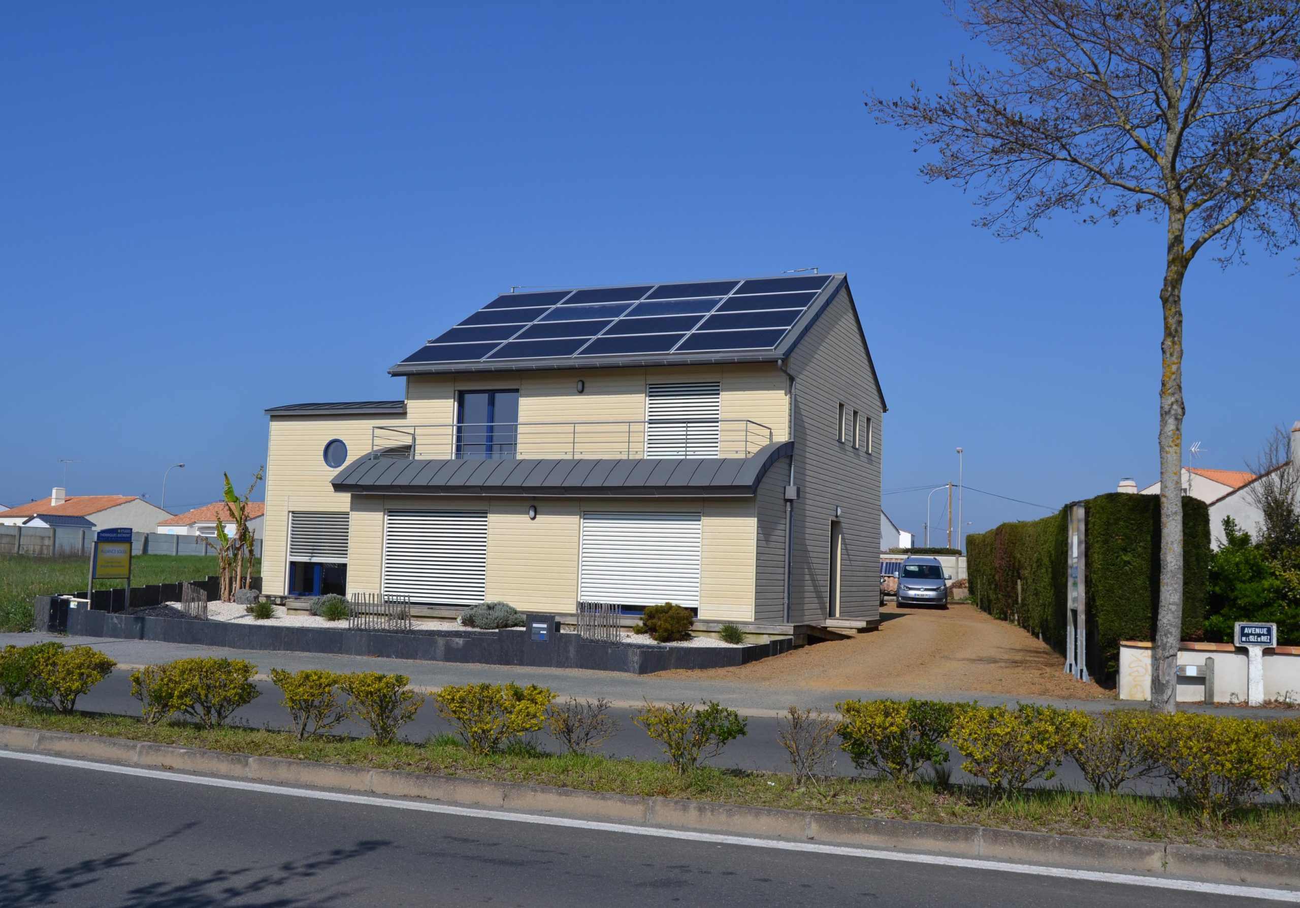 découvrez comment construire ou rénover votre maison en énergie positive, alliant confort, économies d'énergie et respect de l'environnement. apprenez les meilleures pratiques pour produire plus d'énergie que vous n'en consommez, tout en profitant d'un cadre de vie agréable et durable.