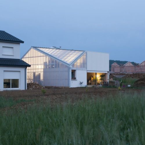 découvrez notre vaste sélection de maisons hangars, alliant espace et fonctionnalité. idéales pour un usage résidentiel ou professionnel, ces constructions modernes offrent des solutions uniques pour vos projets. transformez votre rêve en réalité avec nos designs personnalisés et une construction de qualité.