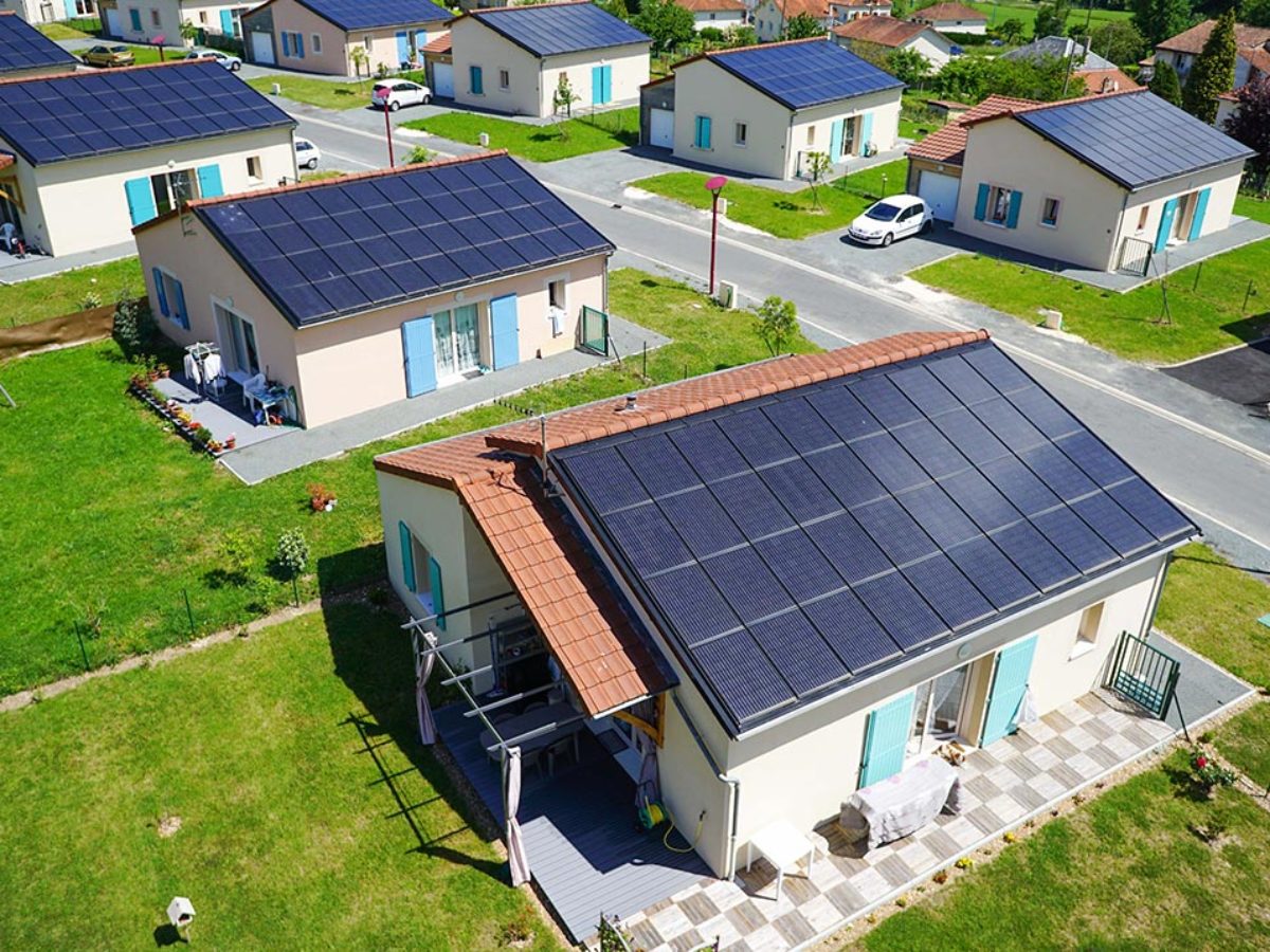 découvrez les avantages d'une maison photovoltaïque, alliant confort, économies d'énergie et respect de l'environnement. transformez votre foyer en une source d'énergie renouvelable grâce à des panneaux solaires performants et profitez d'une autonomie énergétique durable.