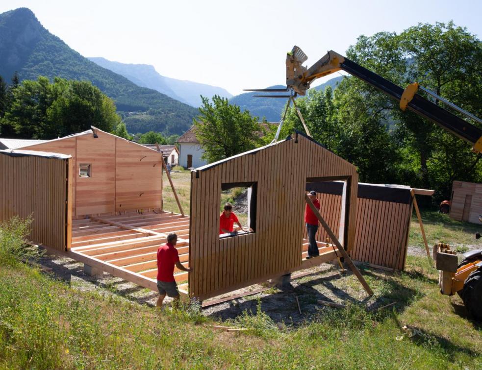 découvrez les avantages d'une maison solaire : un habitat écologique, économique et autonome qui utilise l'énergie solaire pour réduire votre empreinte carbone. apprenez comment concevoir et optimiser votre maison pour un confort optimal tout en préservant l'environnement.