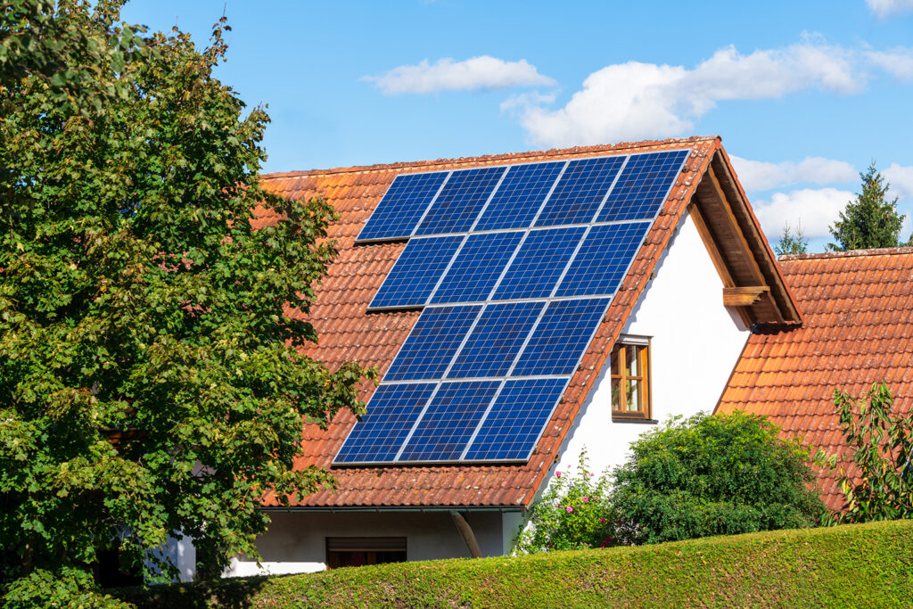 découvrez comment une maison solaire peut transformer votre quotidien en optimisant votre confort tout en réduisant votre empreinte carbone. explorez les avantages des énergies renouvelables, les technologies innovantes et les conseils pour construire ou adapter votre habitation en un espace écologique et économique.