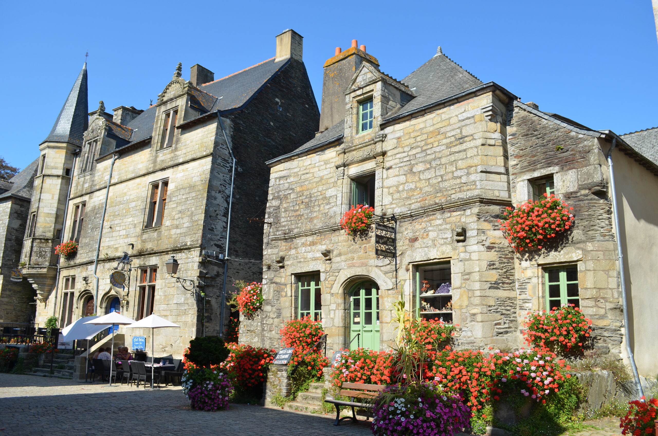 découvrez notre charmante maison en terre située en bretagne, alliant authenticité et confort. profitez d'un cadre naturel exceptionnel et d'une atmosphère chaleureuse pour un séjour inoubliable.