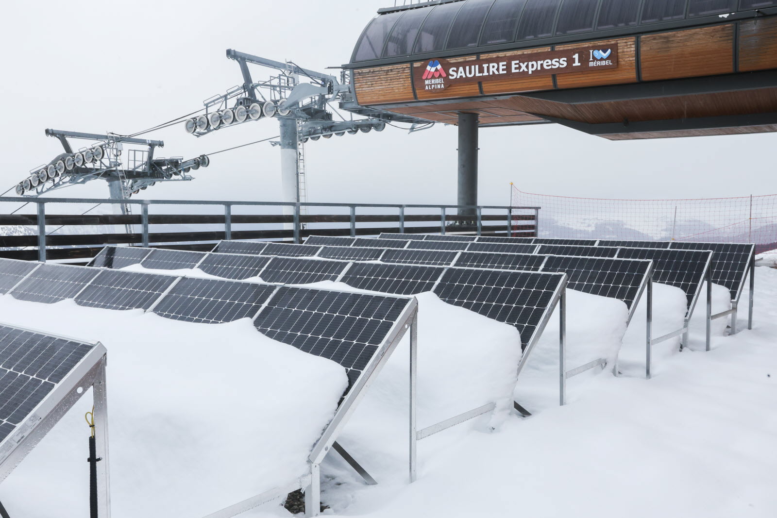 découvrez l'univers fascinant de la mécanique solaire : explorez les principes et technologies qui exploitent l'énergie du soleil pour un avenir durable. plongez dans les innovations et applications de la mécanique solaire pour une planète plus verte.