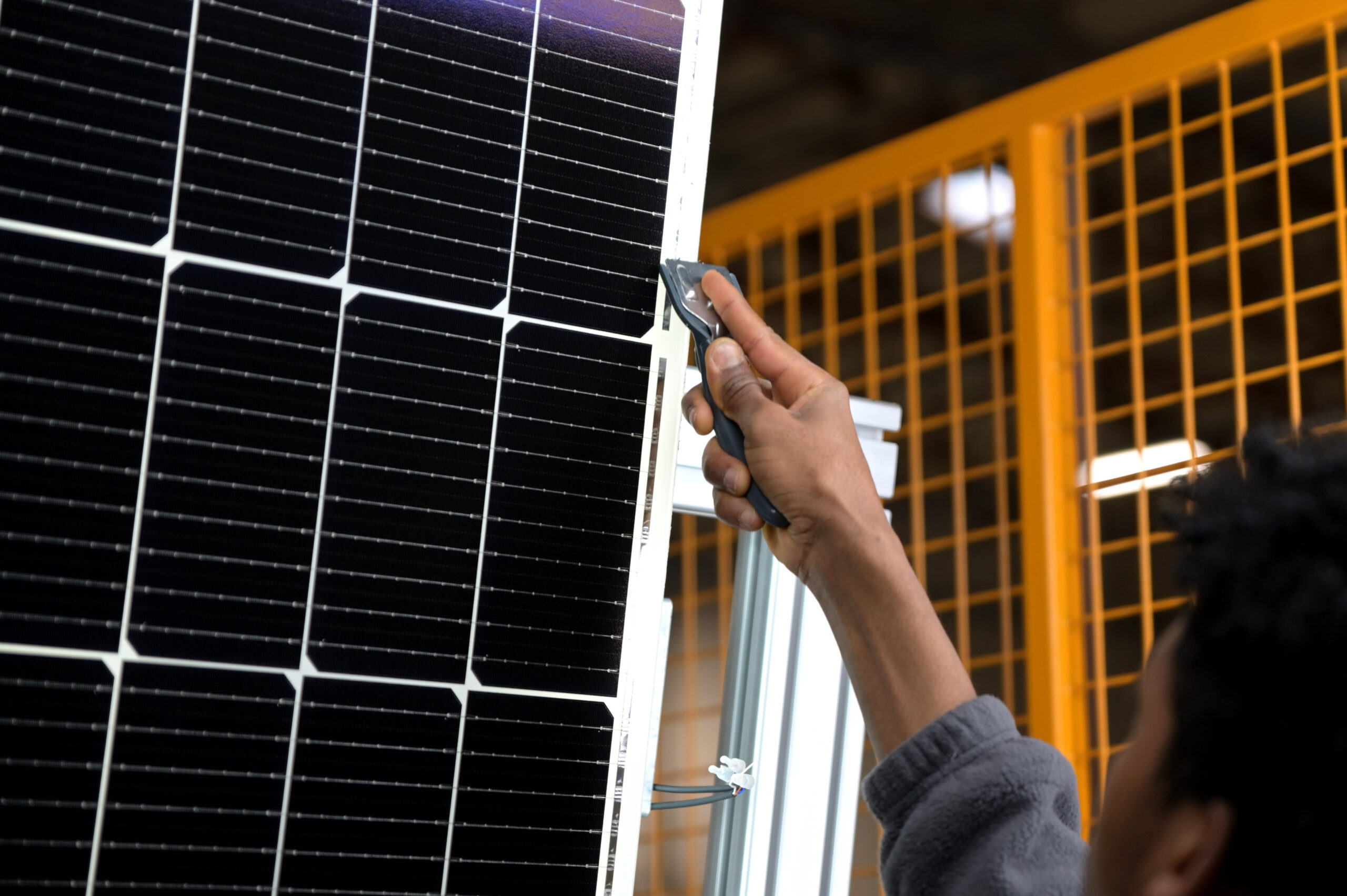 découvrez les avantages de la membrane tedlar solaire, un matériau innovant conçu pour optimiser l'efficacité des panneaux photovoltaïques. résistante et durable, elle protège vos installations solaires des agressions extérieures tout en maximisant leur performance.