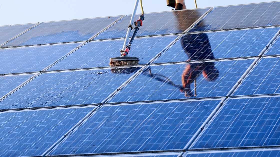 découvrez nos services professionnels de nettoyage de panneaux solaires pour optimiser leur performance et prolonger leur durée de vie. profitez d'une énergie solaire efficace et durable avec notre équipe experte.