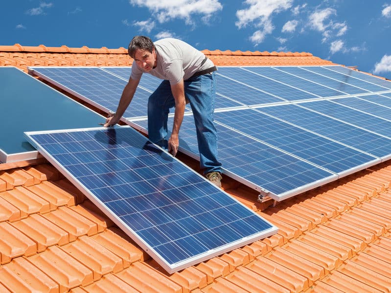 découvrez combien de panneaux solaires vous devez installer sur votre maison pour optimiser votre production d'énergie et réduire vos factures d'électricité. informez-vous sur les facteurs à considérer, les avantages écologiques et les économies réalisables grâce à l'énergie solaire.