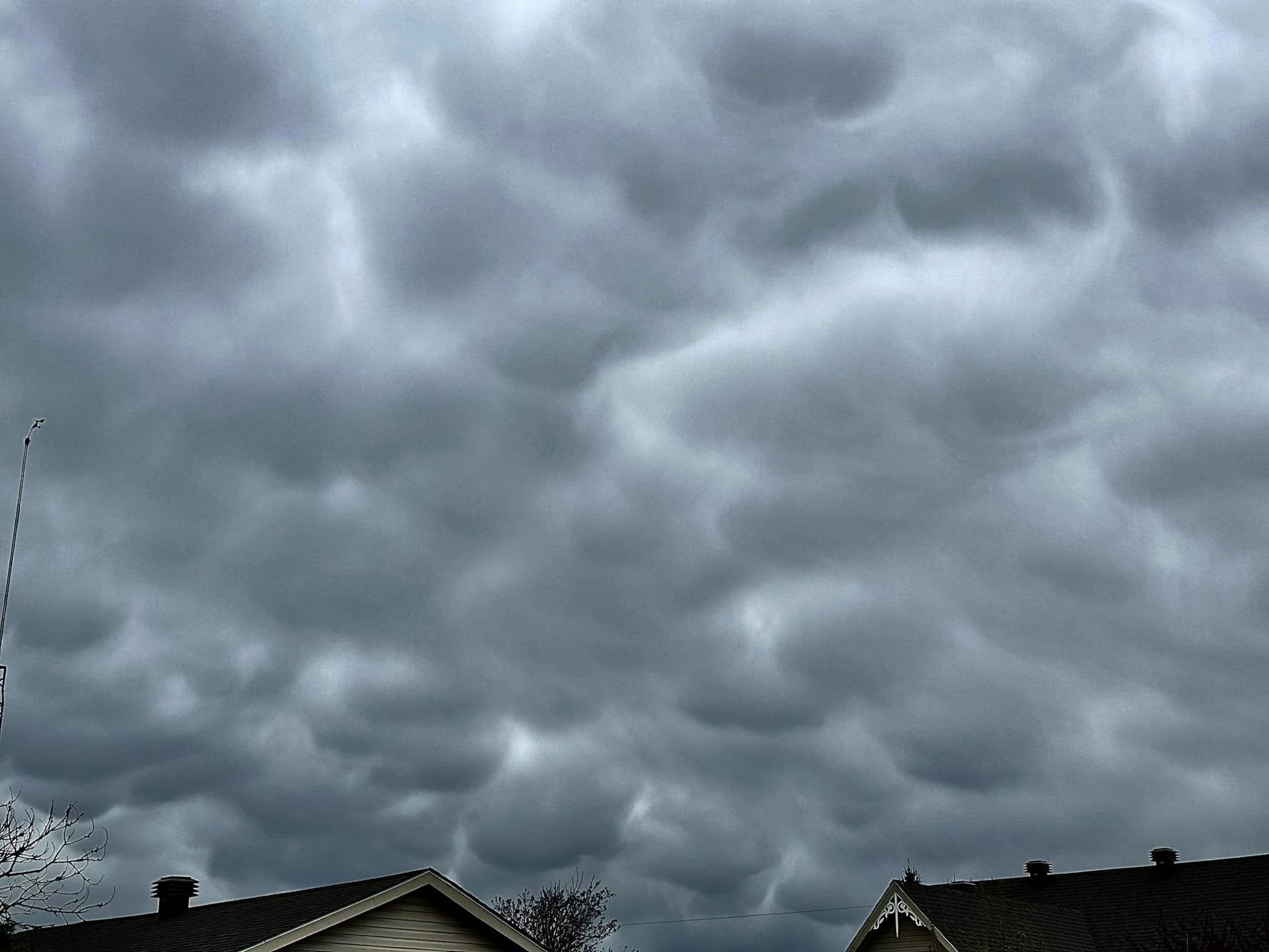 découvrez les nuances et les mystères d'un ciel nuageux. plongez dans un monde où la lumière et l'ombre se rencontrent, révélant la beauté des formations nuageuses et l'impact de la météo sur notre humeur. apprenez à apprécier la sérénité d'une journée couverte et explorez les activités qui s'y prêtent.