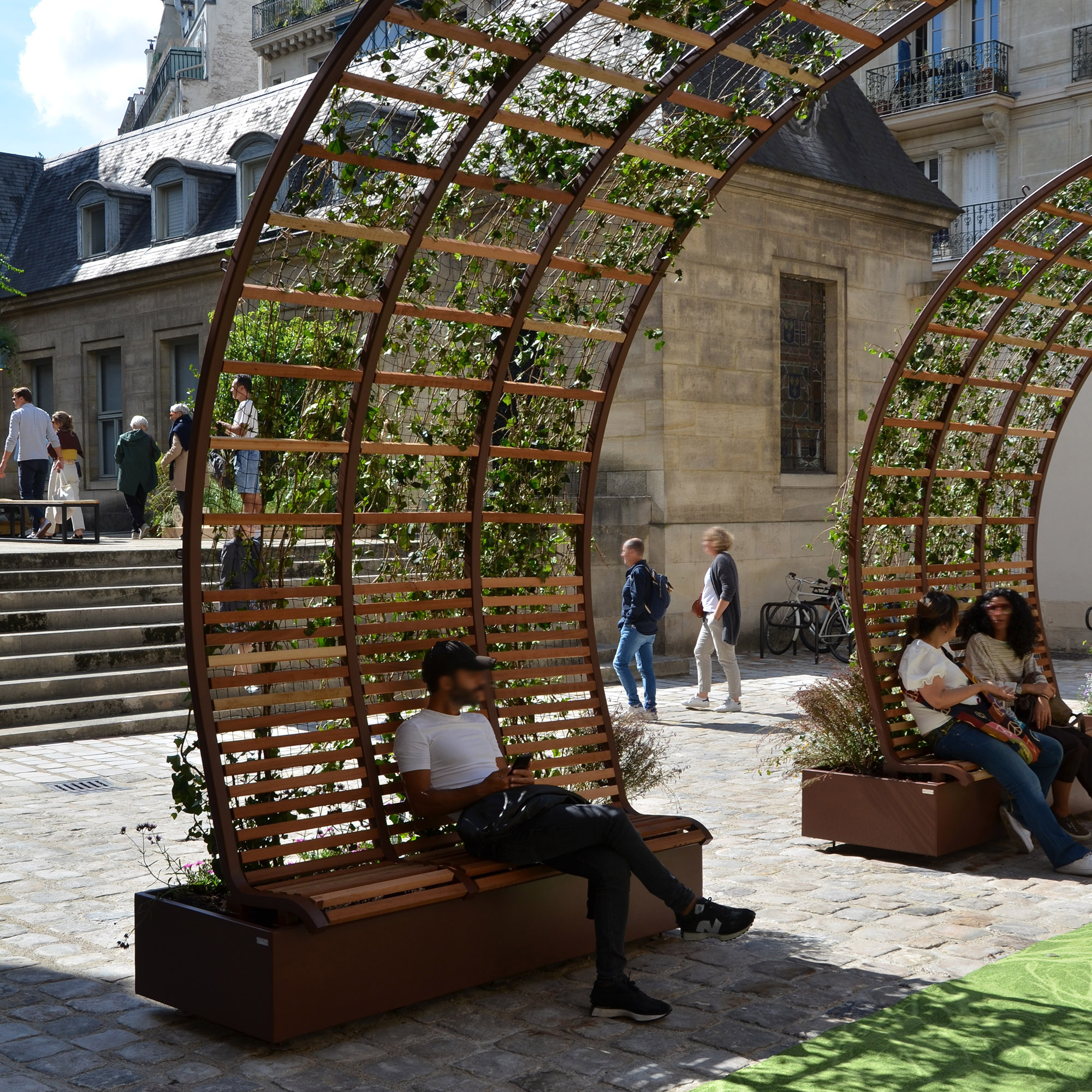 découvrez l'ombrière, une solution innovante pour protéger vos espaces extérieurs tout en ajoutant une touche esthétique. idéale pour les terrasses, jardins et espaces publics, l'ombrière offre ombre et confort tout au long de l'année.