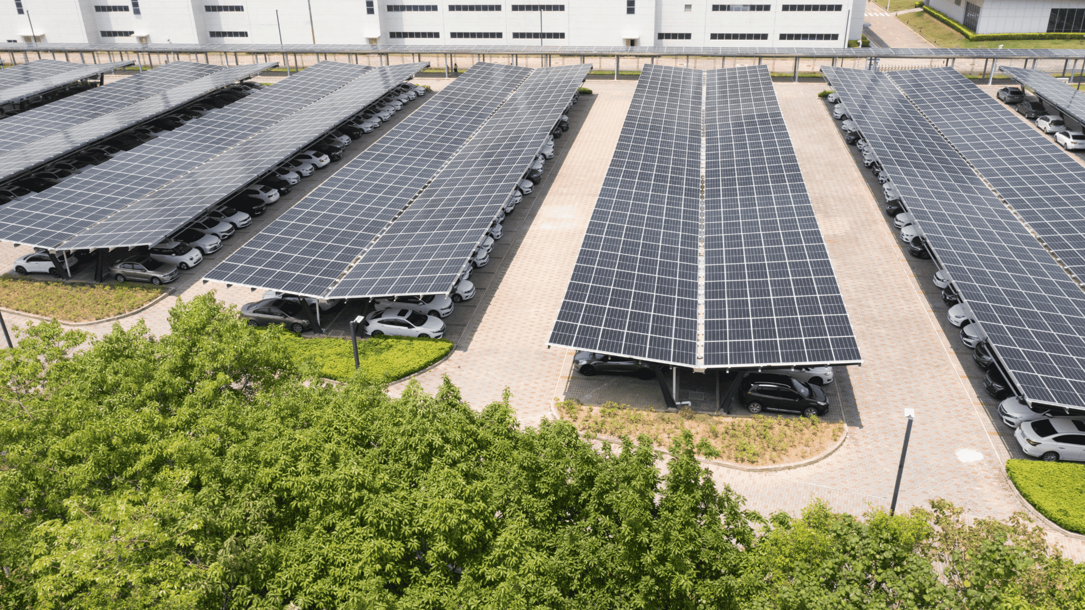 découvrez l'univers des ombrières, ces structures innovantes et esthétiques qui allient confort et protection. apprenez comment elles transforment espaces extérieurs et intérieurs tout en offrant un abri contre le soleil ou la pluie.