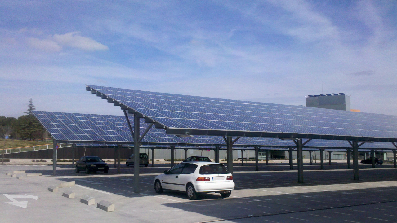 découvrez les ombrières solaires, une solution innovante qui allie protection contre le soleil et production d'énergie renouvelable. idéales pour les parkings et espaces publics, elles apportent confort tout en contribuant à la transition énergétique.