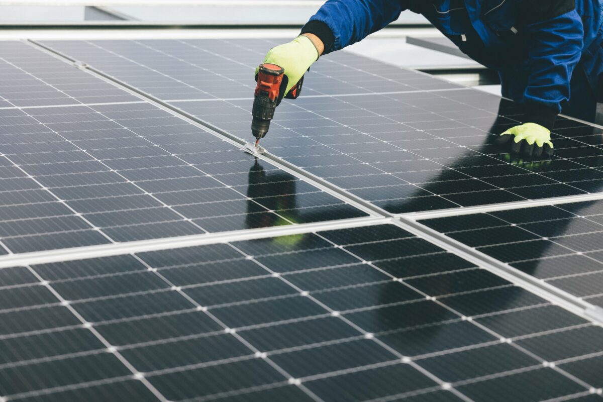 découvrez comment bénéficier d'un panneau solaire à 1 euro en 2025. profitez des aides et subventions pour investir dans l'énergie solaire et réduire vos factures d'électricité tout en préservant l'environnement. ne manquez pas cette opportunité pour un avenir durable.