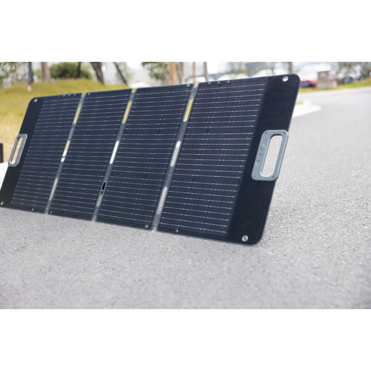 découvrez notre panneau solaire 200w, une solution idéale pour convertir l'énergie solaire en électricité. parfait pour les petites installations, ce panneau offre une haute efficacité et une durabilité remarquable, vous permettant de profiter d'économies d'énergie tout en préservant l'environnement.