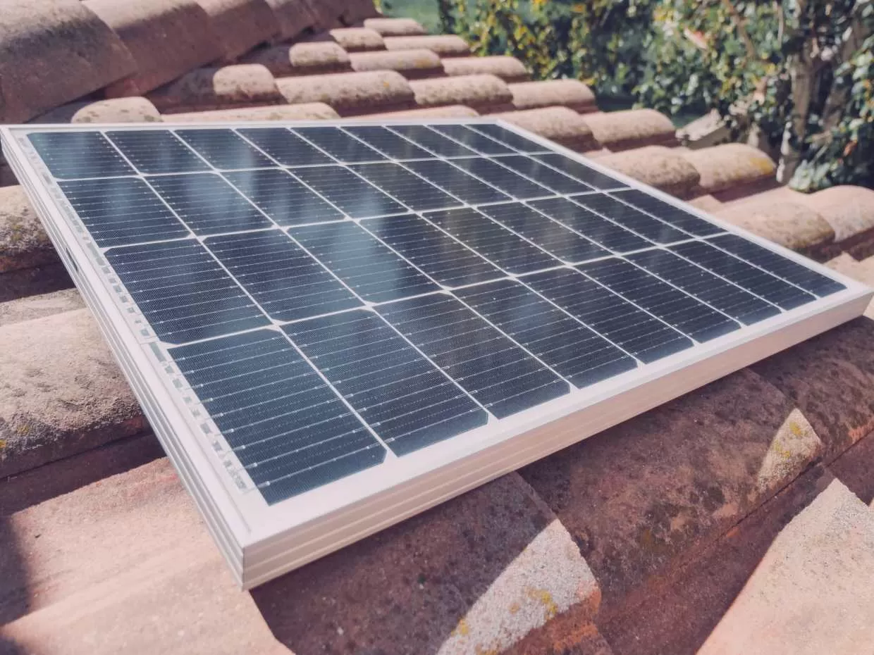 découvrez notre panneau solaire 200w, idéal pour vos besoins en énergie renouvelable. performant et écologique, ce panneau est parfait pour alimenter vos appareils ou votre maison tout en réduisant votre impact environnemental. investissez dans une solution durable dès aujourd'hui!