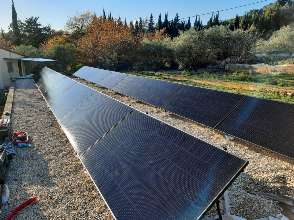 découvrez le panneau solaire 6 kwc, une solution énergétique performante et écologique pour réduire vos factures d'électricité. idéal pour les foyers et les petites entreprises, ce système optimisé profite d'une technologie avancée pour maximiser la production d'énergie solaire. optez pour un avenir durable dès aujourd'hui!