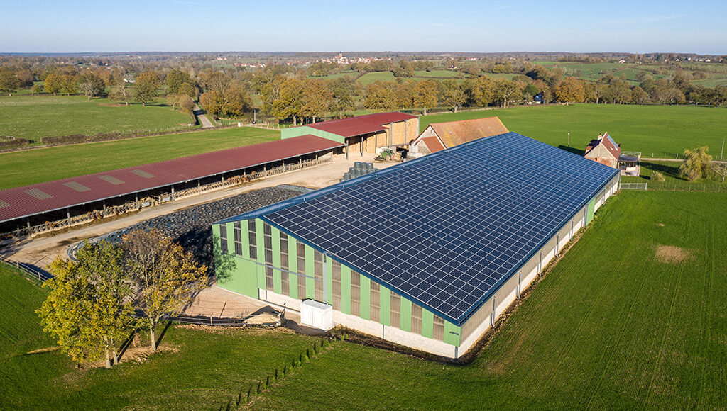 découvrez comment les panneaux solaires agricoles peuvent optimiser votre production tout en réduisant votre empreinte carbone. investissez dans une énergie renouvelable qui alimente vos exploitations de manière durable et économique.