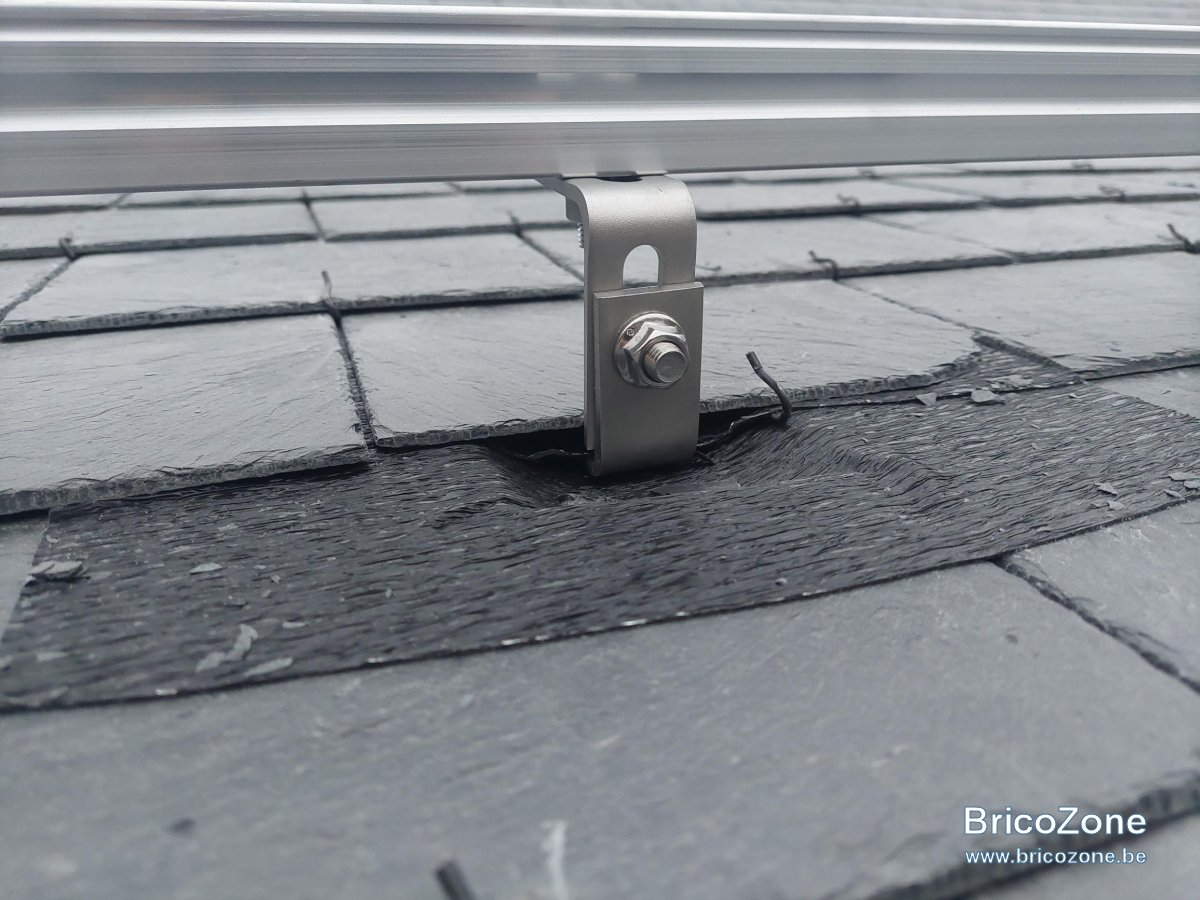 découvrez le panneau solaire ardoise, une solution innovante et esthétique pour produire de l'énergie renouvelable tout en préservant l'élégance de votre toiture. parfait pour allier performance et design, ce type de panneau se fond harmonieusement dans votre environnement tout en réduisant votre empreinte carbone. optez pour une énergie solaire durable avec le panneau solaire ardoise.