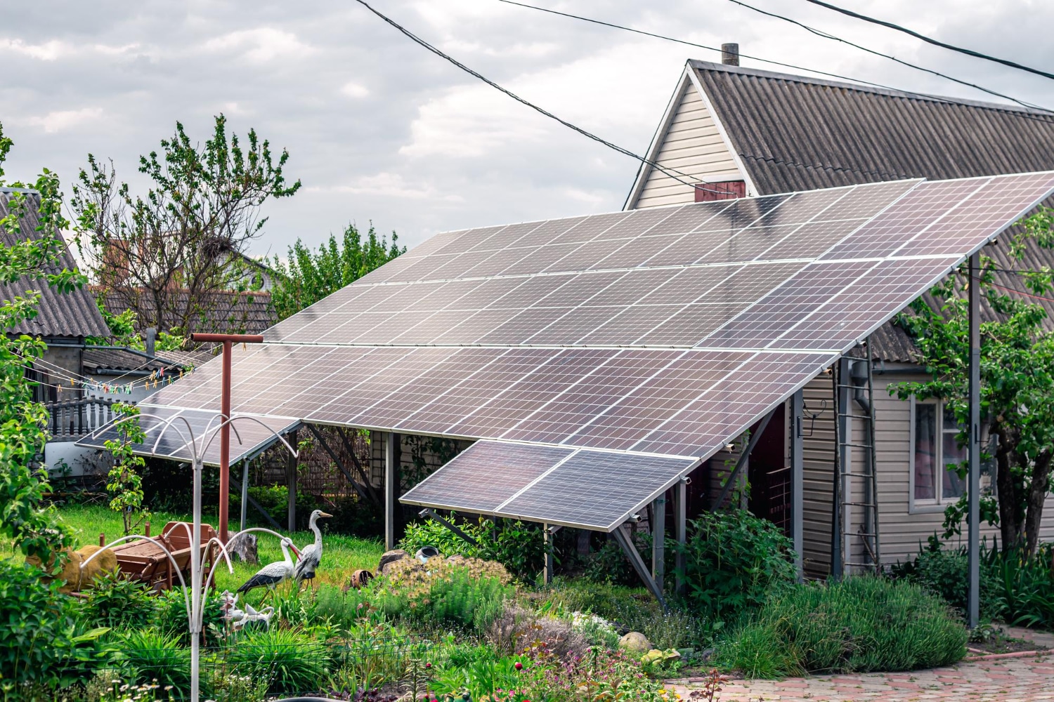 découvrez comment intégrer un panneau solaire dans votre cabane pour une autonomie énergétique. profitez d'une solution écologique et économique pour alimenter vos équipements tout en respectant l'environnement.