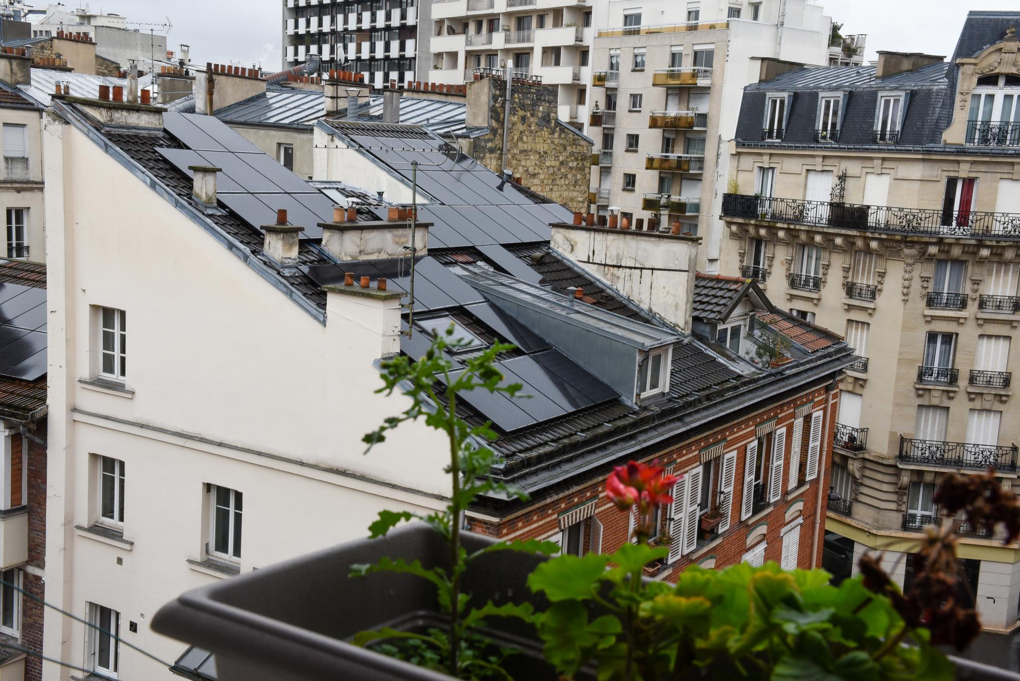 découvrez comment les panneaux solaires peuvent transformer l'énergie de votre copropriété en une solution durable et économique. optez pour une gestion collective de l'énergie, réduisez vos factures et contribuez à la protection de l'environnement tout en valorisant votre bien immobilier.