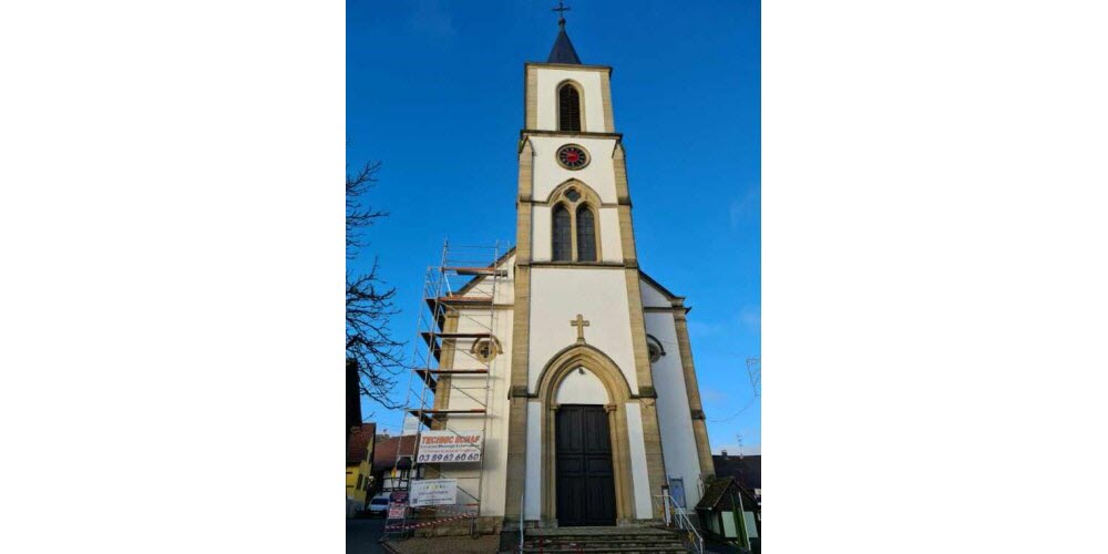 découvrez comment l'installation de panneaux solaires sur les églises peut contribuer à la durabilité énergétique, réduire les coûts et promouvoir une conscience écologique tout en préservant le patrimoine architectural.