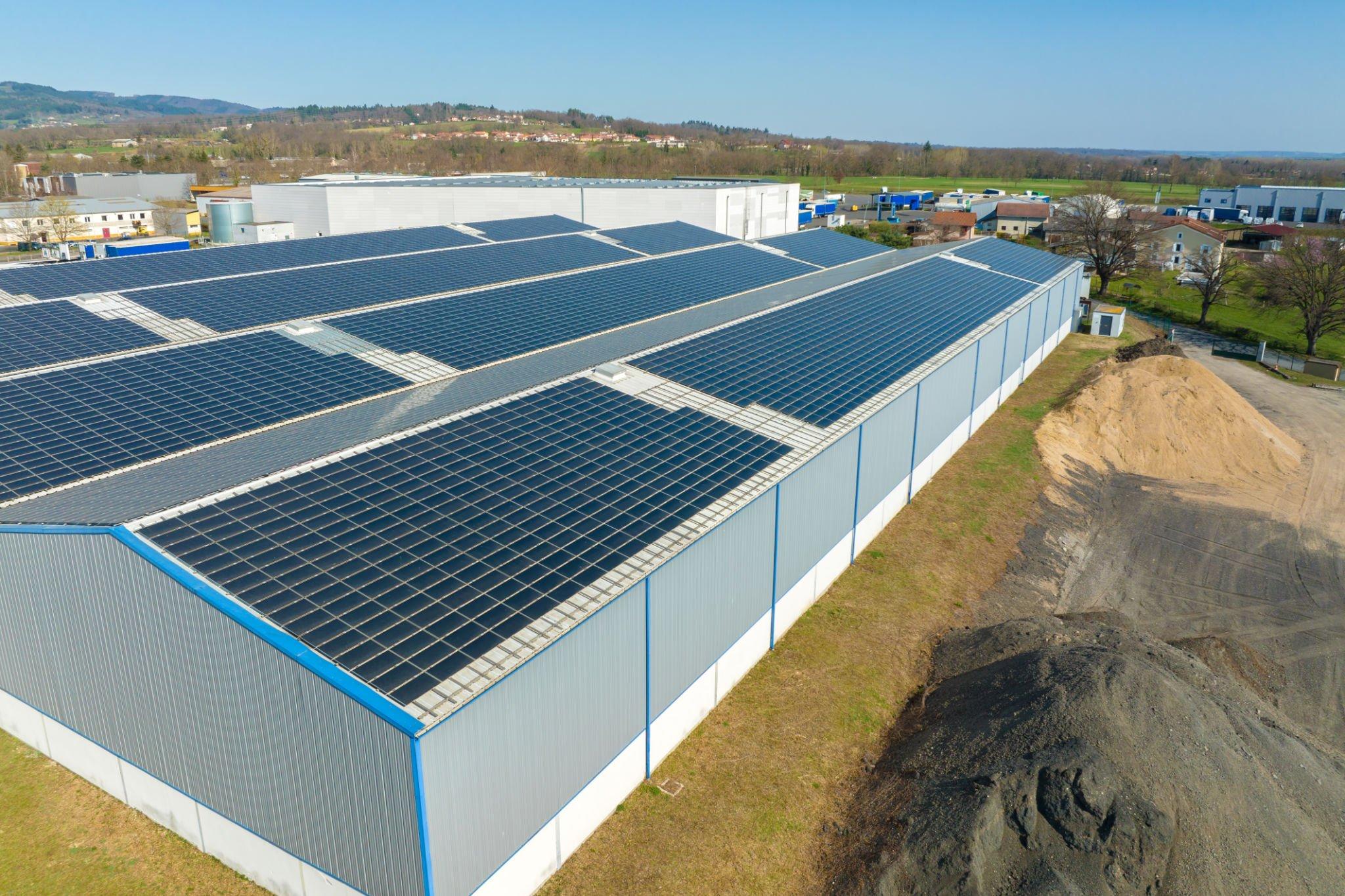 découvrez nos solutions de panneaux solaires spécialement conçus pour les entrepôts. optimisez votre consommation d'énergie, réduisez vos coûts et adoptez une démarche éco-responsable grâce à nos installations adaptées à vos besoins industriels.