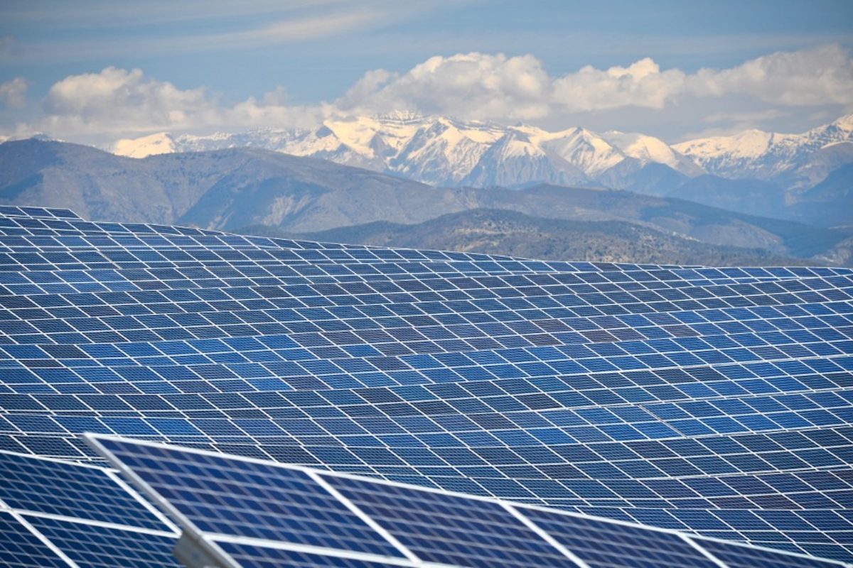 découvrez tout sur les panneaux solaires en france : avantages, installation, aide financière et tendances du marché. optez pour une énergie durable et réduisez votre facture d'électricité grâce à nos conseils et guides pratiques.