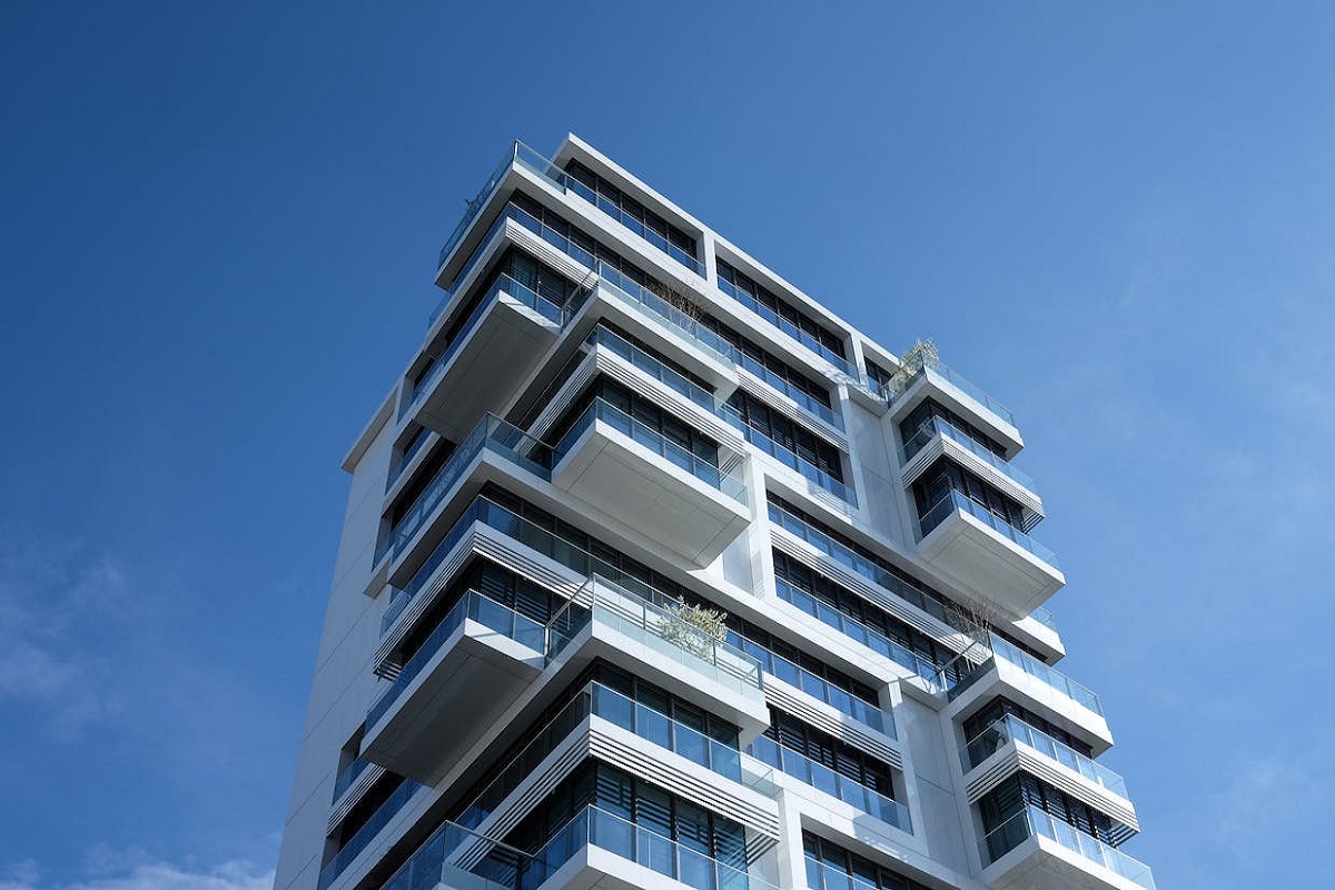 découvrez comment l'installation de panneaux solaires sur votre immeuble peut réduire vos factures d'énergie, contribuer à la durabilité environnementale et augmenter la valeur de votre propriété. informez-vous sur les avantages, les coûts et les subventions disponibles pour une transition énergétique réussie.