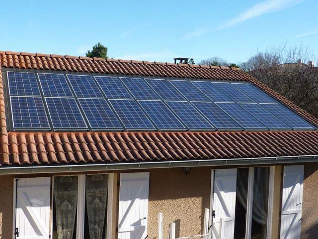 découvrez les avantages des panneaux solaires intégrés, une solution innovante pour capter l'énergie solaire tout en préservant l'esthétique de votre habitation. apprenez comment ces systèmes peuvent transformer votre toit en une source d'énergie durable et réduire vos factures d'électricité.