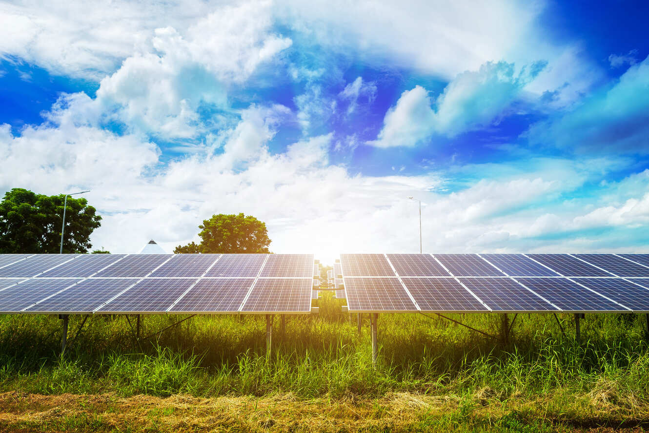 découvrez les avantages des panneaux solaires en loire ! optimisez votre consommation d'énergie et réduisez votre impact environnemental grâce à des solutions adaptées à vos besoins. informez-vous sur l'installation, les subventions et le rendement des panneaux solaires dans cette belle région.