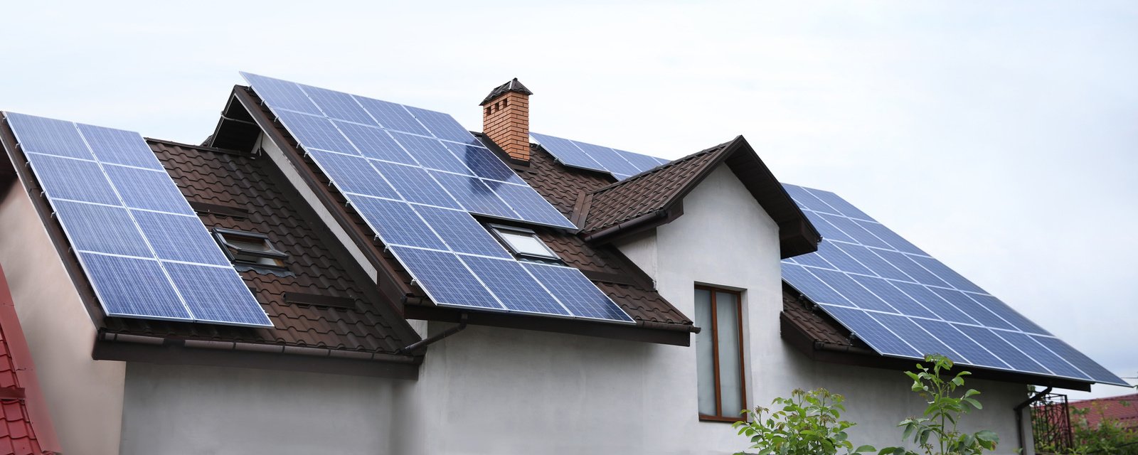 découvrez comment installer des panneaux solaires chez vous pour réduire vos factures d'énergie et contribuer à la protection de l'environnement. profitez des avantages des énergies renouvelables et augmentez la valeur de votre propriété.