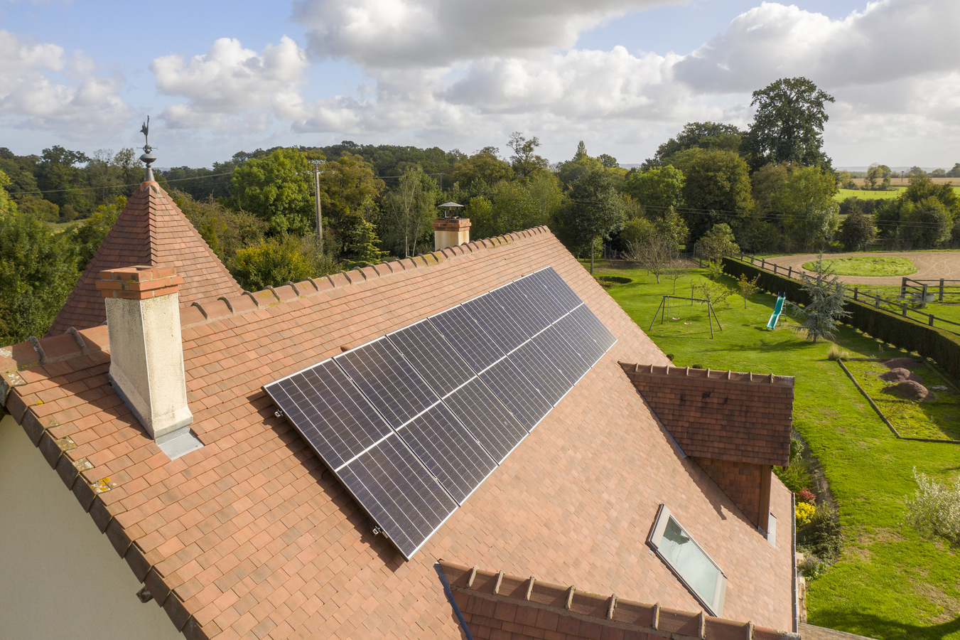 découvrez comment un panneau solaire adapté à une maison de 50m2 peut transformer votre consommation d'énergie. optimisez votre indépendance énergétique et réduisez vos factures tout en préservant l'environnement grâce à des solutions solaires performantes.