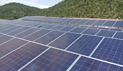 découvrez ce que signifie un panneau solaire non constructible, ses implications et son rôle dans l'énergie renouvelable. informez-vous sur les réglementations et les alternatives pour intégrer l'énergie solaire dans votre projet.