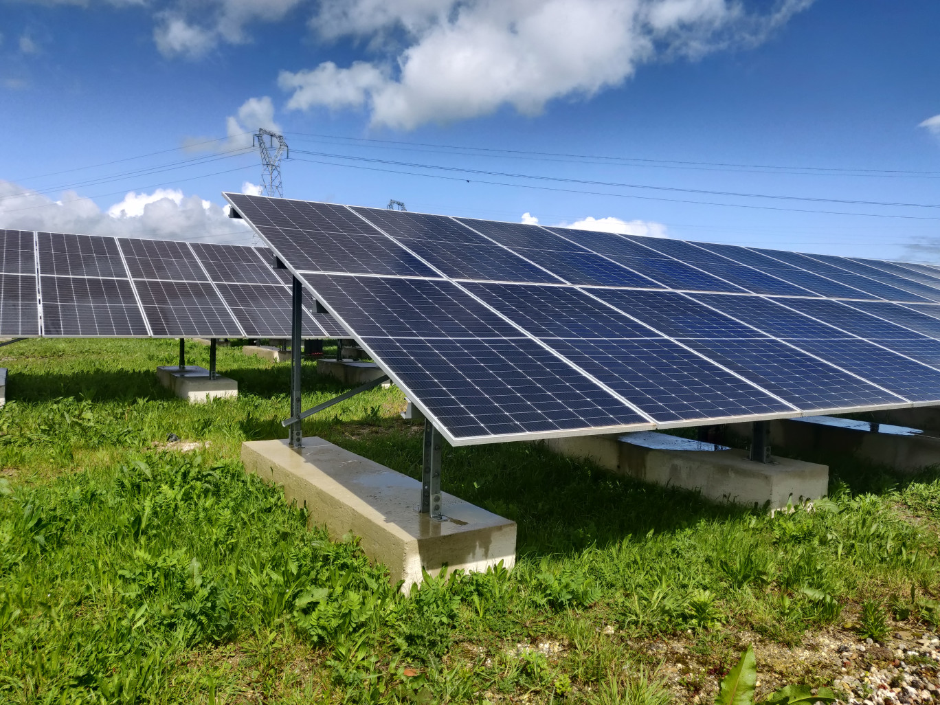 découvrez les panneaux solaires npdc, une solution écologique et économique pour produire votre propre énergie. profitez des avantages d'une énergie renouvelable efficace tout en réduisant votre facture d'électricité. optez pour une installation de panneaux solaires npdc et contribuez à la préservation de l'environnement.