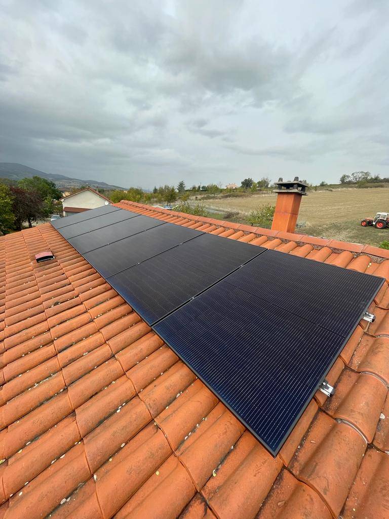 découvrez comment les panneaux solaires pour particuliers peuvent réduire votre facture d'électricité tout en contribuant à un avenir durable. informez-vous sur les avantages, les subventions et les solutions adaptées à votre maison.