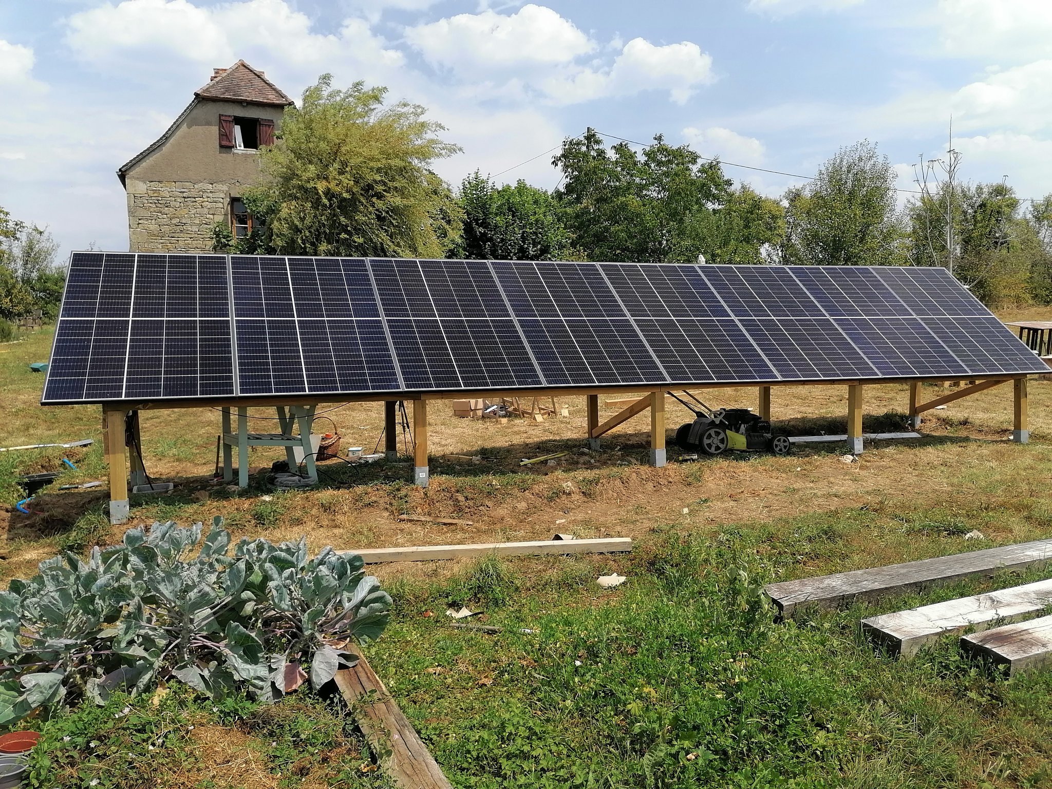 découvrez comment les panneaux solaires pour particuliers peuvent réduire votre facture d'énergie tout en préservant l'environnement. informez-vous sur les avantages, les subventions disponibles, et comment les installer chez vous.