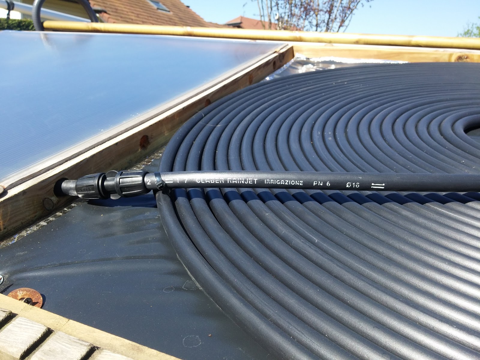 découvrez les avantages d'intégrer un panneau solaire pour votre piscine, une solution écologique et économique pour chauffer votre eau et prolonger vos baignades tout en réduisant votre facture énergétique.