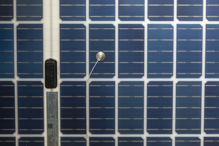 découvrez les panneaux solaires photovoltaïques (pv), une solution durable et performante pour produire votre propre électricité. optez pour l'énergie renouvelable et réduisez votre empreinte carbone tout en réalisant des économies sur vos factures d'énergie.