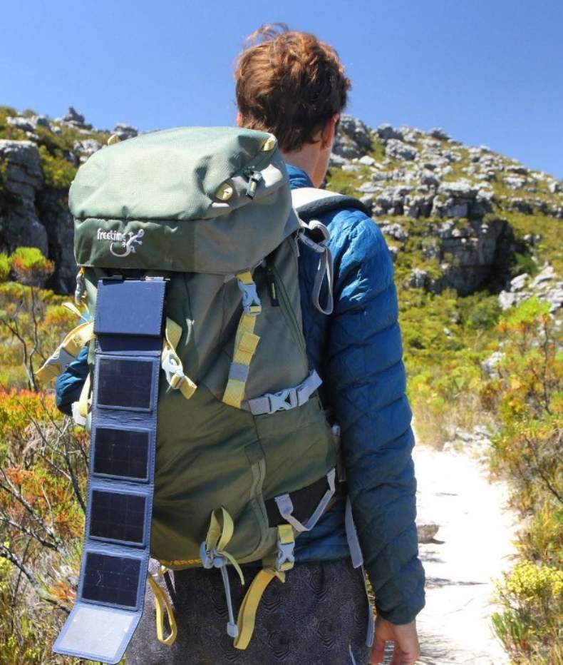 découvrez le panneau solaire randonnée, l'accessoire idéal pour vos aventures en plein air. rechargez vos appareils tout en explorant la nature, grâce à une solution écologique et pratique.