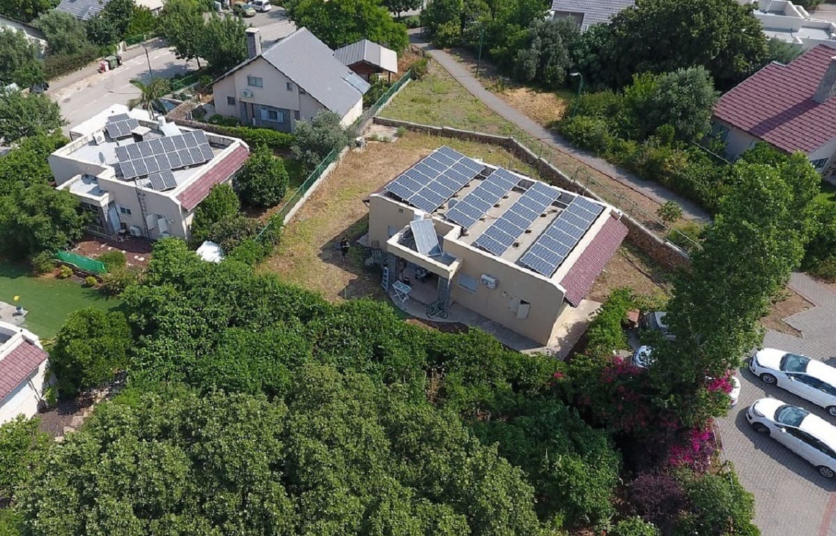 découvrez comment installer et bénéficier d'un panneau solaire sur votre terrasse. optimisez votre espace extérieur tout en produisant une énergie verte et durable qui réduit vos factures d'électricité. explorez les avantages écologiques et économiques d'intégrer des panneaux solaires sur votre terrasse.